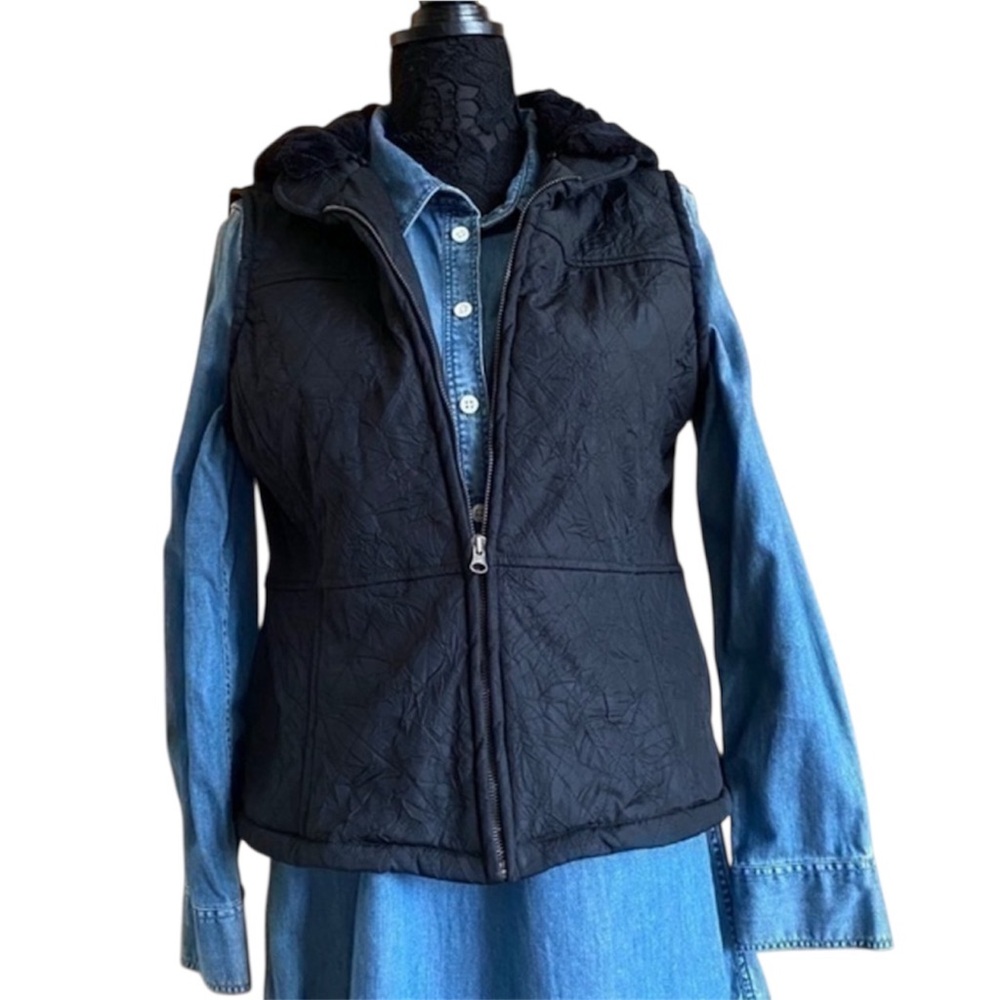 True Grit Black Quilted Faux Fur Vest Jacket with Hoodie Size Medium NWOT